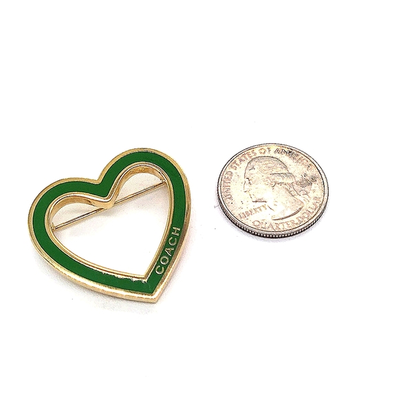 COACH Vintage Green Enamel Heart Pin Brooch in Gold Tone-Purse Backpack Charm - Picture 5 of 5